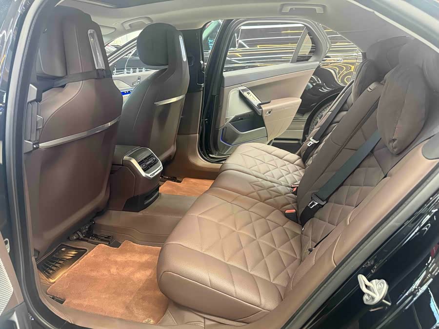 BMW i7 2023 eDrive50L Leading M Sport Package - zdjęcie 9
