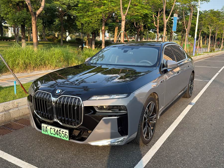 BMW i7 2023 xDrive60L M Sport - zdjęcie 1