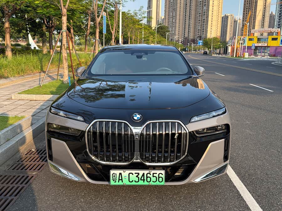 BMW i7 2023 xDrive60L M Sport - zdjęcie 2