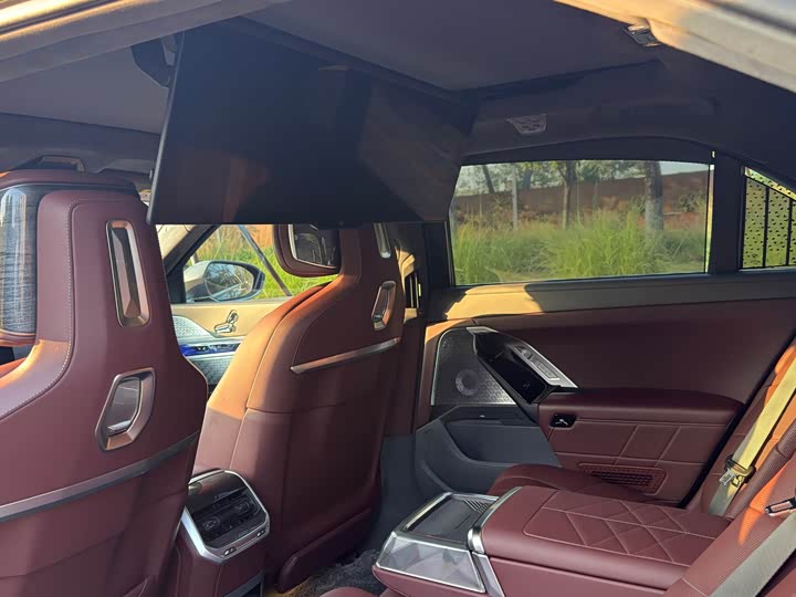 BMW i7 2023 xDrive60L M Sport - zdjęcie 15