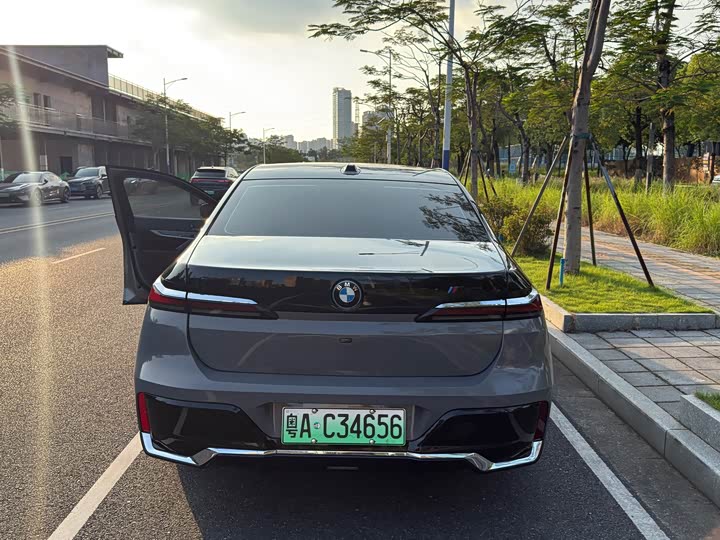 BMW i7 2023 xDrive60L M Sport - zdjęcie 16