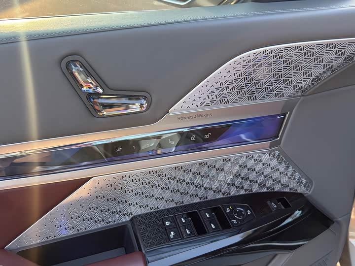 BMW i7 2023 xDrive60L M Sport - zdjęcie 18