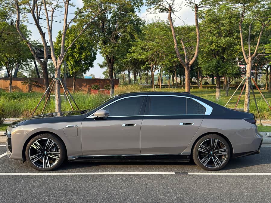 BMW i7 2023 xDrive60L M Sport - zdjęcie 3