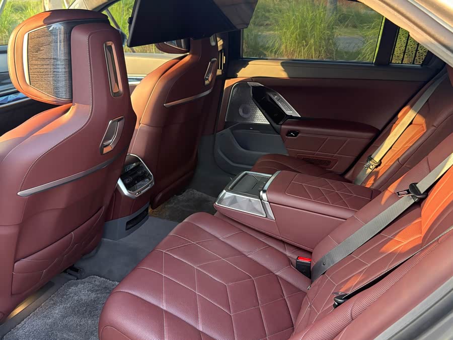 BMW i7 2023 xDrive60L M Sport - zdjęcie 5