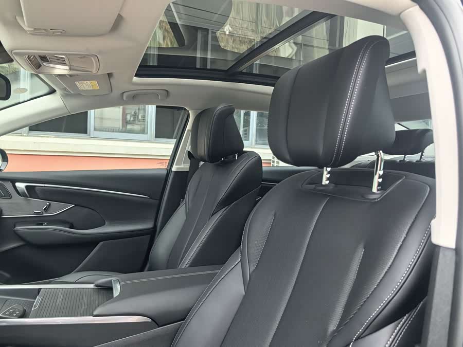 Buick 2025 28T Platinum - zdjęcie 11