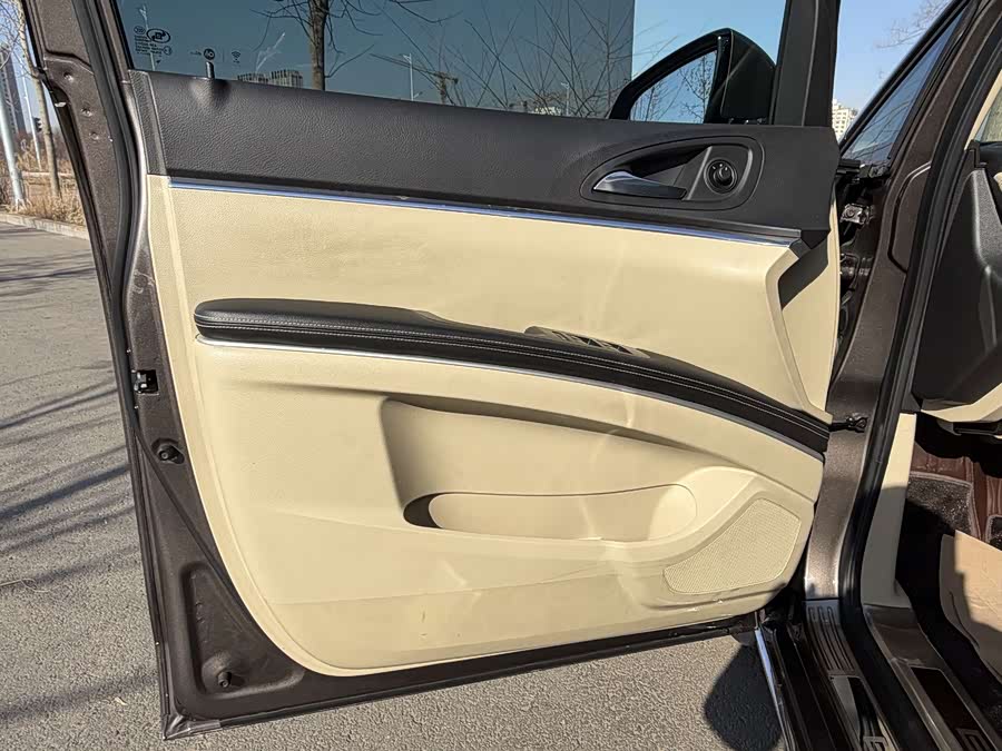 Buick GL8 2022 Land Business Cabin 652T Luxury - zdjęcie 10