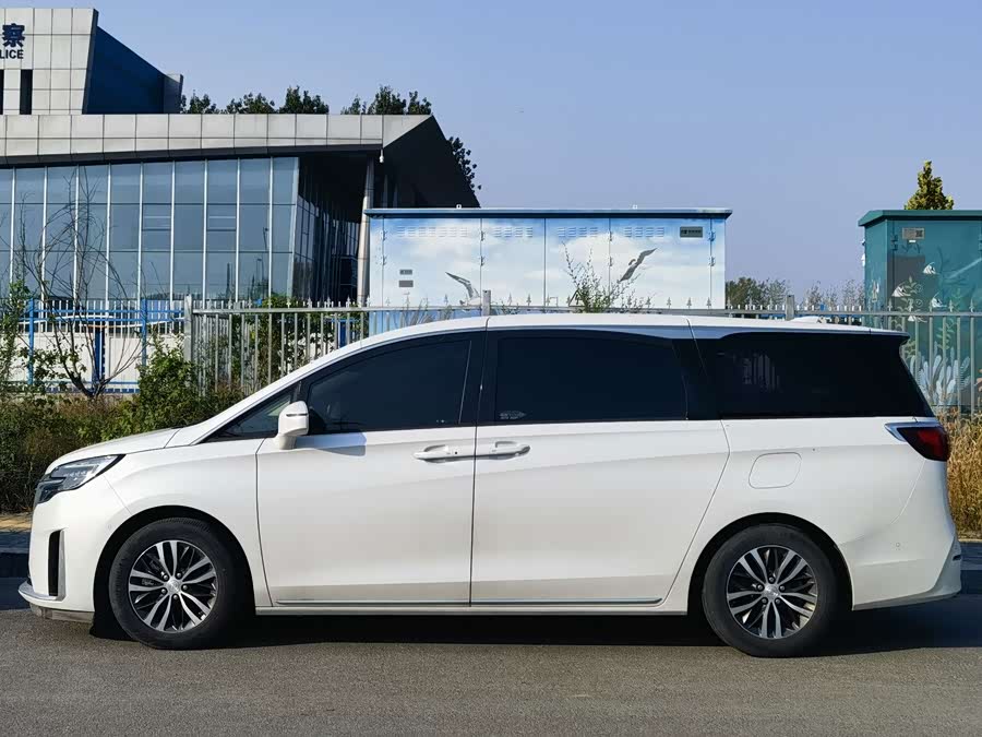 Buick GL8 2023 ES Luxurious Edition - zdjęcie 2