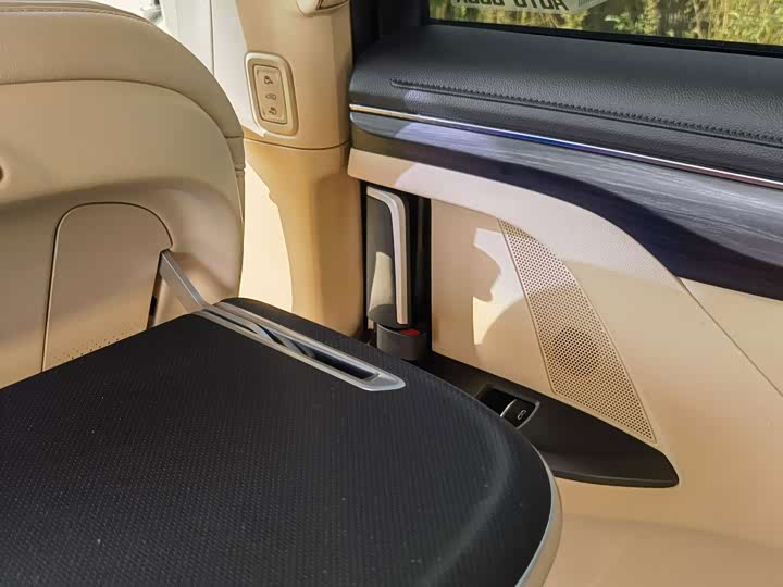 Buick GL8 2023 ES Luxurious Edition - zdjęcie 18