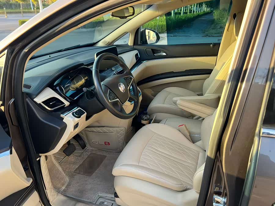 Buick GL8 2023 Land Business Class 652T Luxury - zdjęcie 5