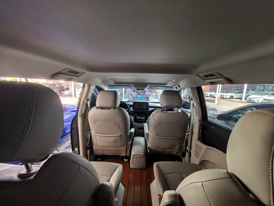 Buick GL8 2023 Land Business Class 652T Luxury - zdjęcie 6