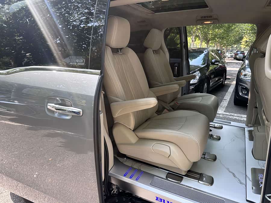 Buick GL8 2023 Luxury - zdjęcie 9