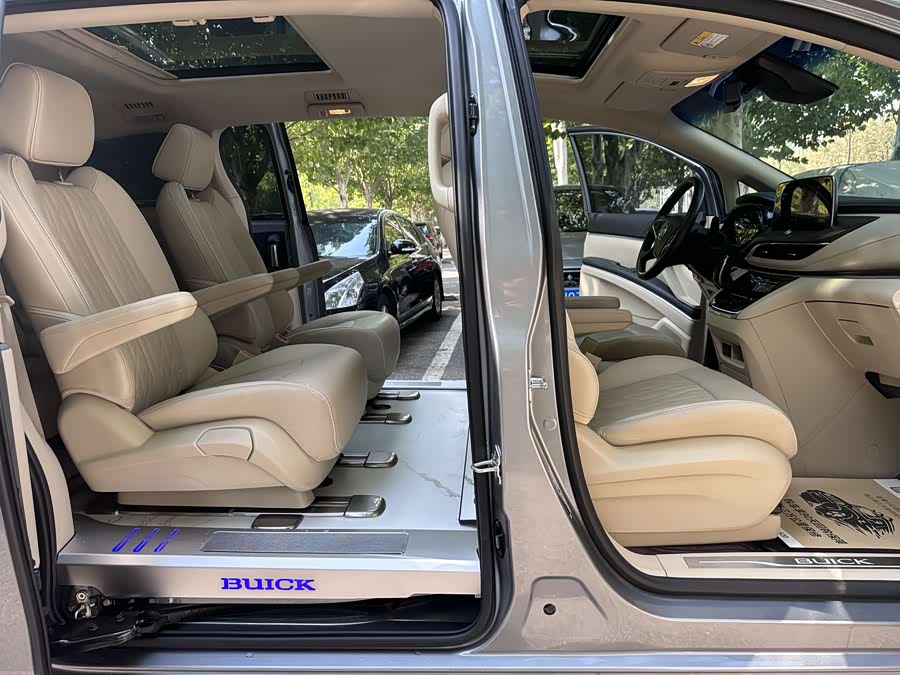 Buick GL8 2023 Luxury - zdjęcie 10