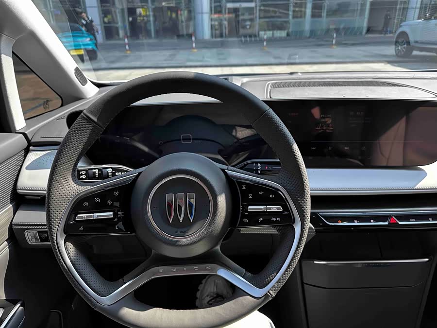 Buick GL8 2025 Luxury - zdjęcie 10
