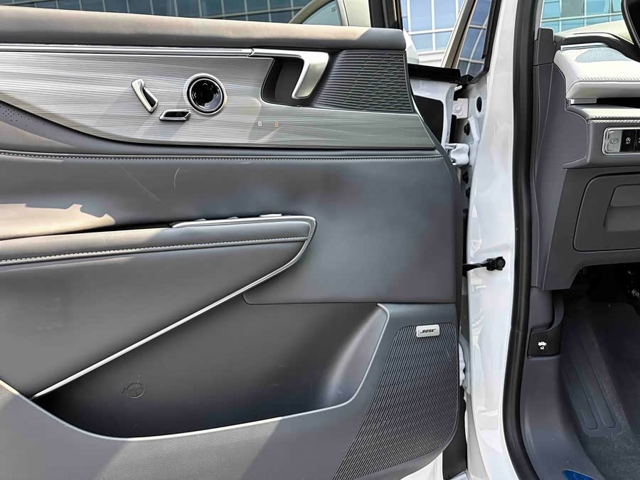 Buick GL8 2025 Luxury - zdjęcie 11