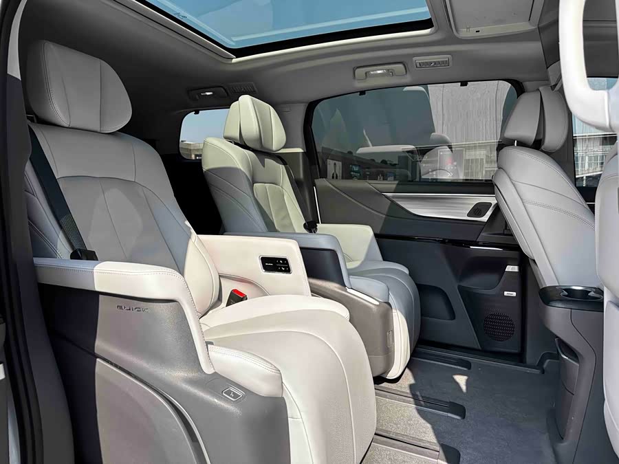 Buick GL8 2025 Luxury - zdjęcie 13