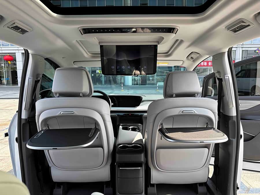 Buick GL8 2025 Luxury - zdjęcie 14