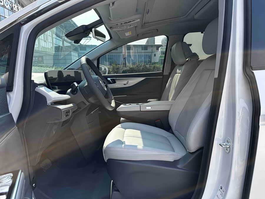 Buick GL8 2025 Luxury - zdjęcie 7