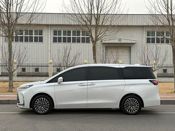 Buick GL8 New Energy 2025 Luxurious Version - zdjęcie 14