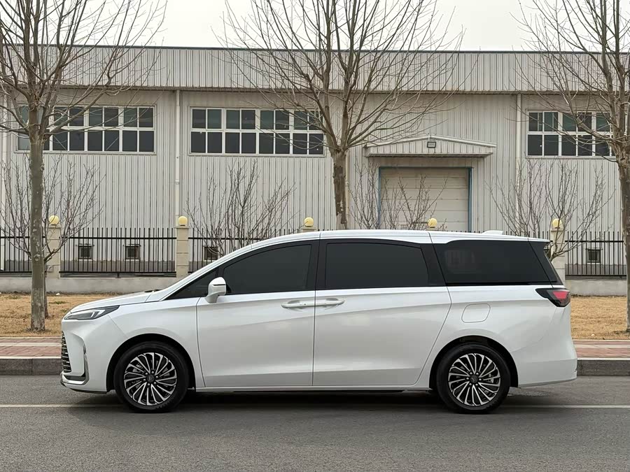 Buick GL8 New Energy 2025 Luxurious Version - zdjęcie 3