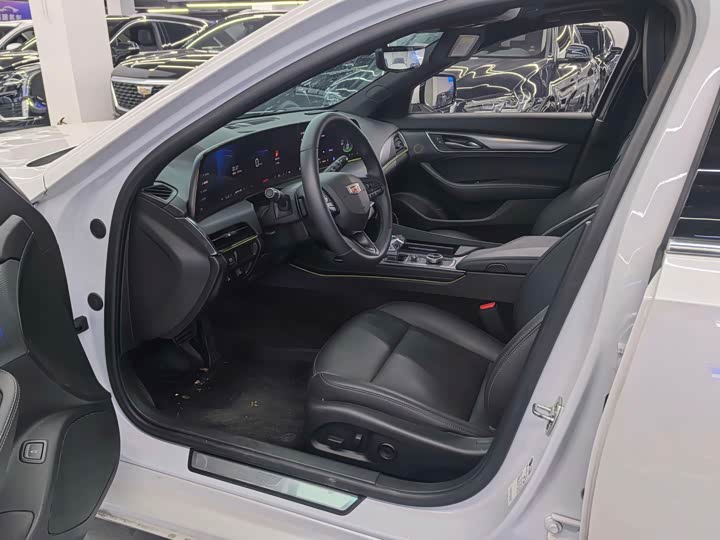 Cadillac CT5 2025 28T City Sport - zdjęcie 13