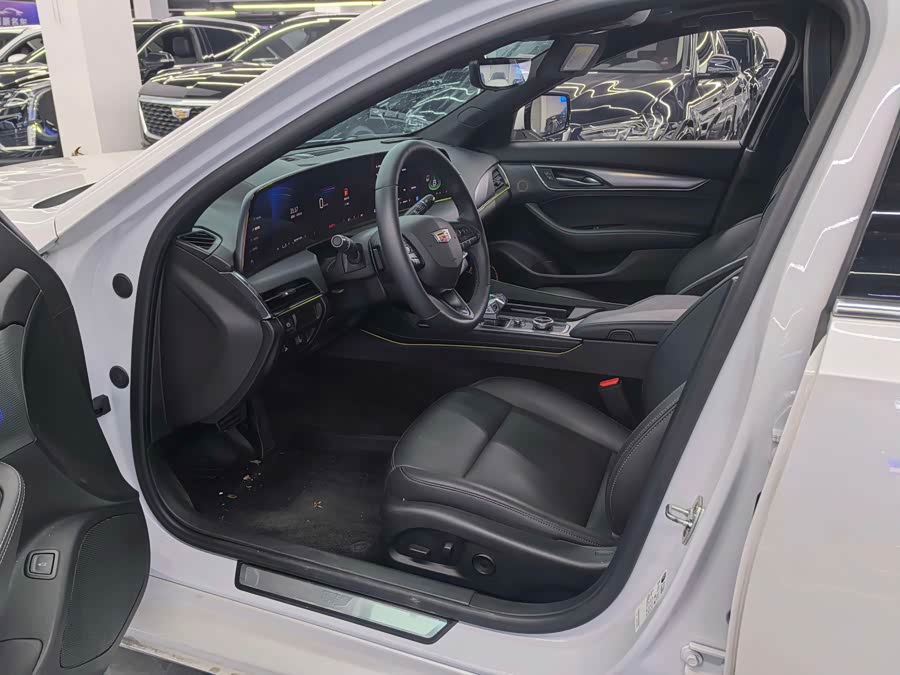 Cadillac CT5 2025 28T City Sport - zdjęcie 4