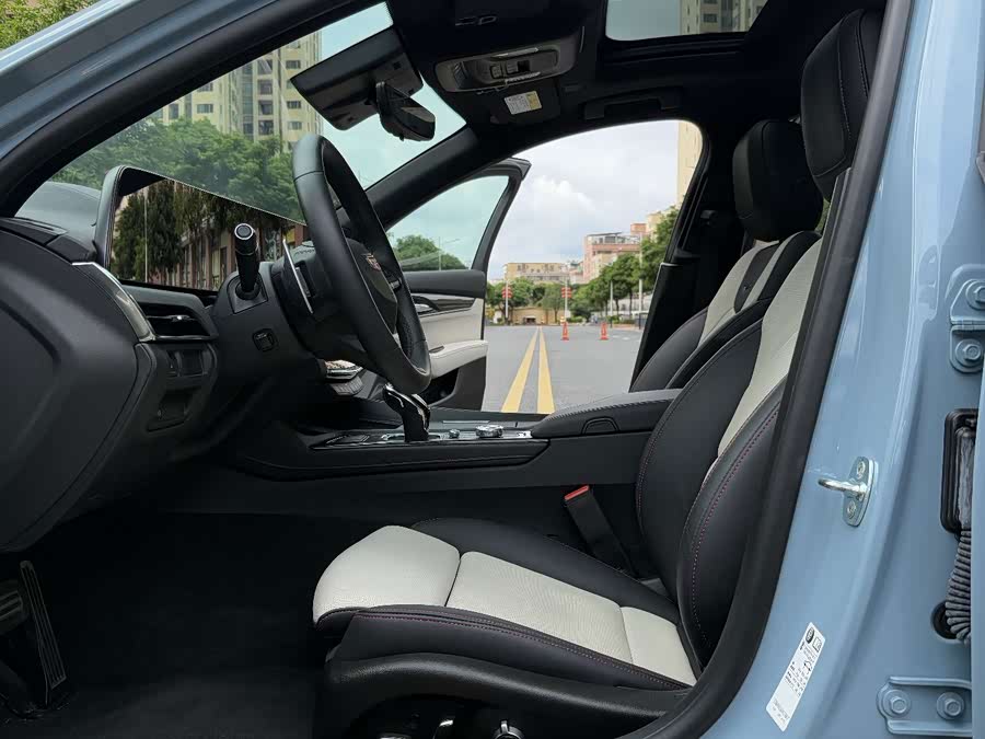 Cadillac CT5 2025 28T Track Performance Edition + Peak Track Package - zdjęcie 16