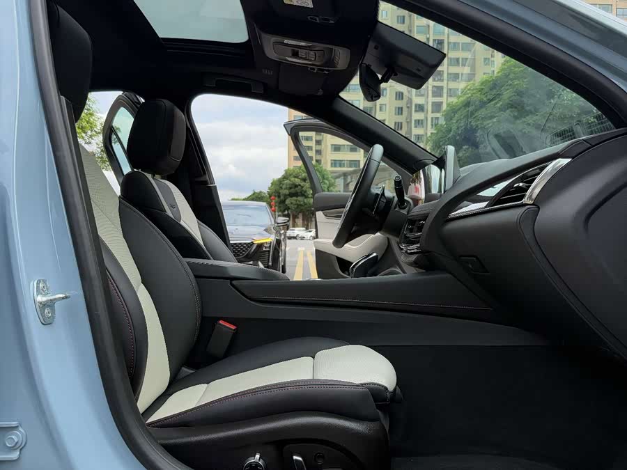 Cadillac CT5 2025 28T Track Performance Edition + Peak Track Package - zdjęcie 18