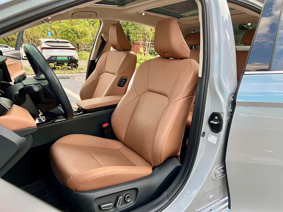 Camry 2024 2.0HG Premium - zdjęcie 15