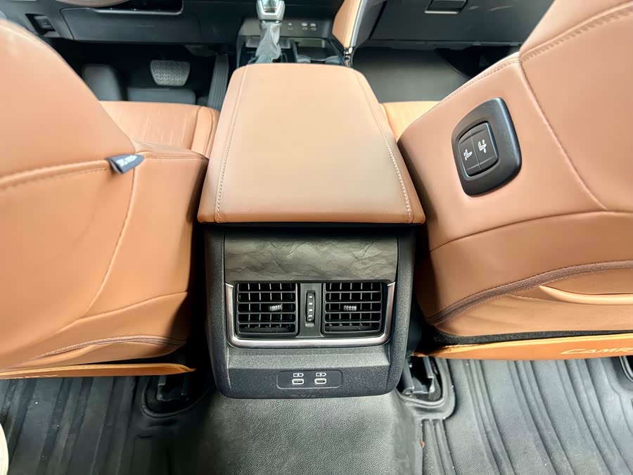 Camry 2024 2.0HG Premium - zdjęcie 16