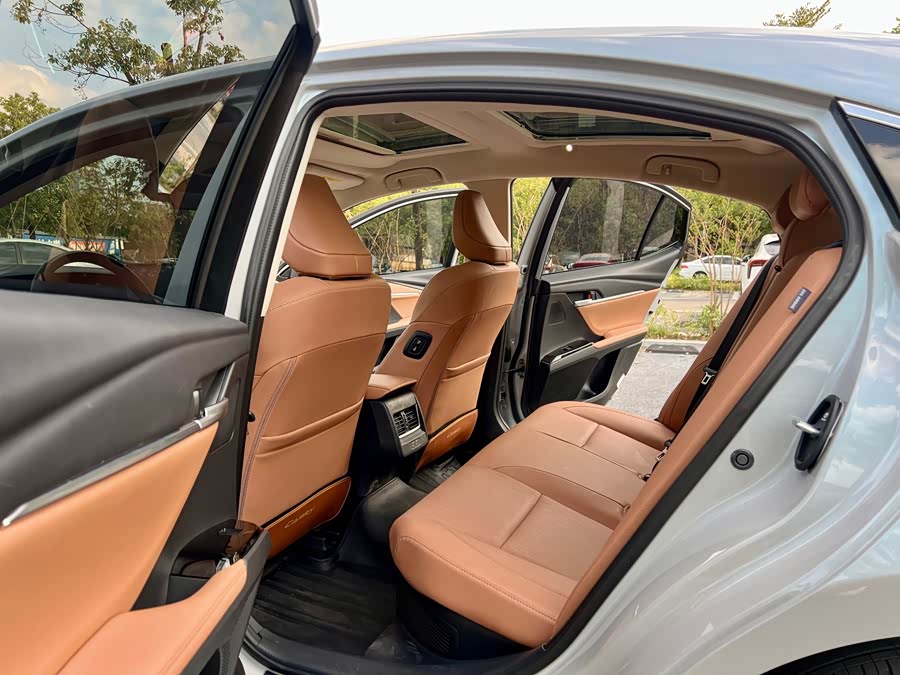 Camry 2024 2.0HG Premium - zdjęcie 8