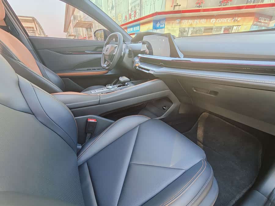 Changan UNI-V 2023 1.5T Premium - zdjęcie 15