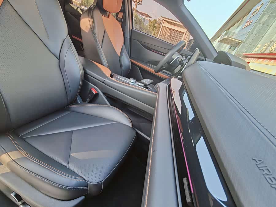 Changan UNI-V 2023 1.5T Premium - zdjęcie 16