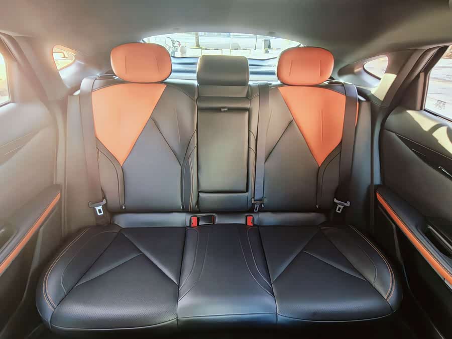 Changan UNI-V 2023 1.5T Premium - zdjęcie 17