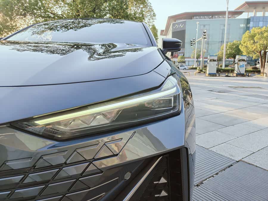 Changan UNI-V 2023 1.5T Premium - zdjęcie 8