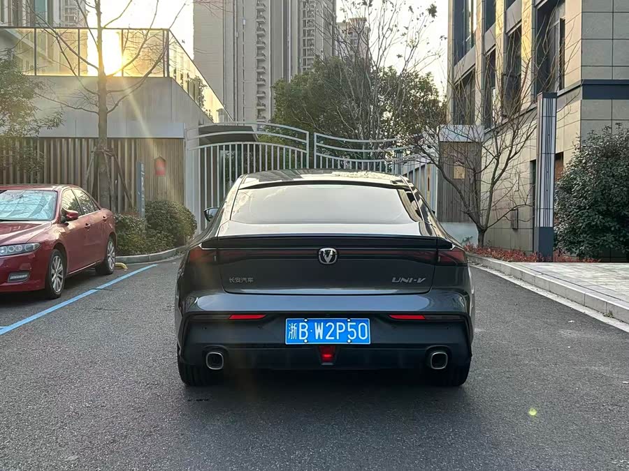 Changan UNI-V 2023 1.5T Premium - zdjęcie 8