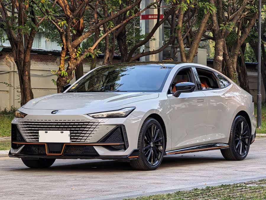 Changan UNI-V 2023 1.5T Sport - zdjęcie 1