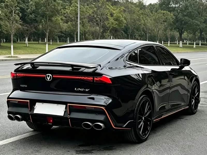 Changan UNI-V 2023 1.5T Sport - zdjęcie 11