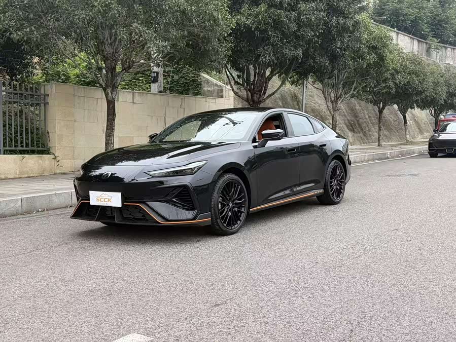 Changan UNI-V 2025 1.5T 500Bar Premium Sports Edition - zdjęcie 1