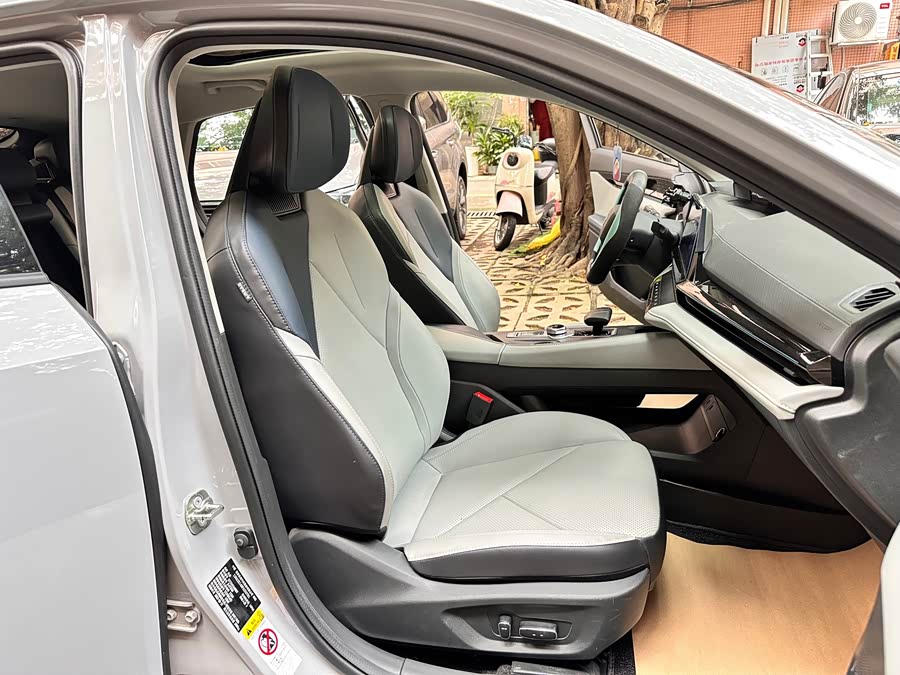Changan UNI-V Smart Electric iDD 2023 Smart Electric iDD 1.5T 113km Smart Cool Version - zdjęcie 12