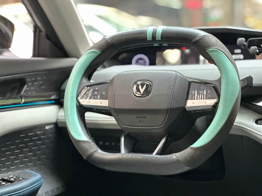 Changan UNI-V Smart Electric iDD 2023 Smart Electric iDD 1.5T 113km Smart Cool Version - zdjęcie 17