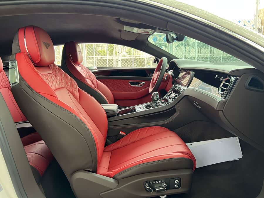 Continental 2022 4.0T GT V8 - zdjęcie 12