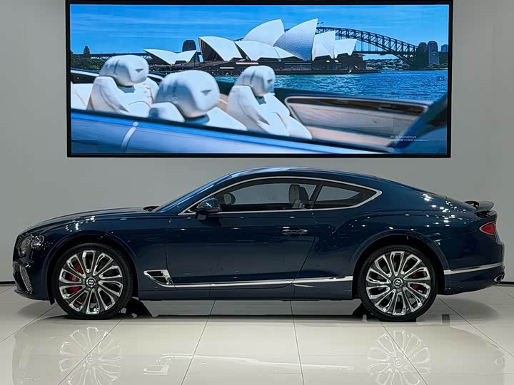 Continental 2022 4.0T GT V8 - zdjęcie 17