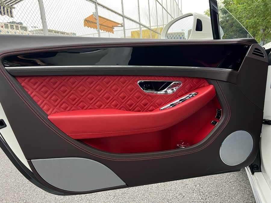 Continental 2022 4.0T GT V8 - zdjęcie 20
