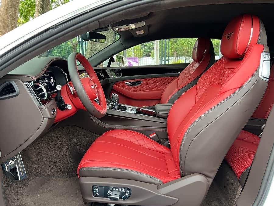 Continental 2022 4.0T GT V8 - zdjęcie 10