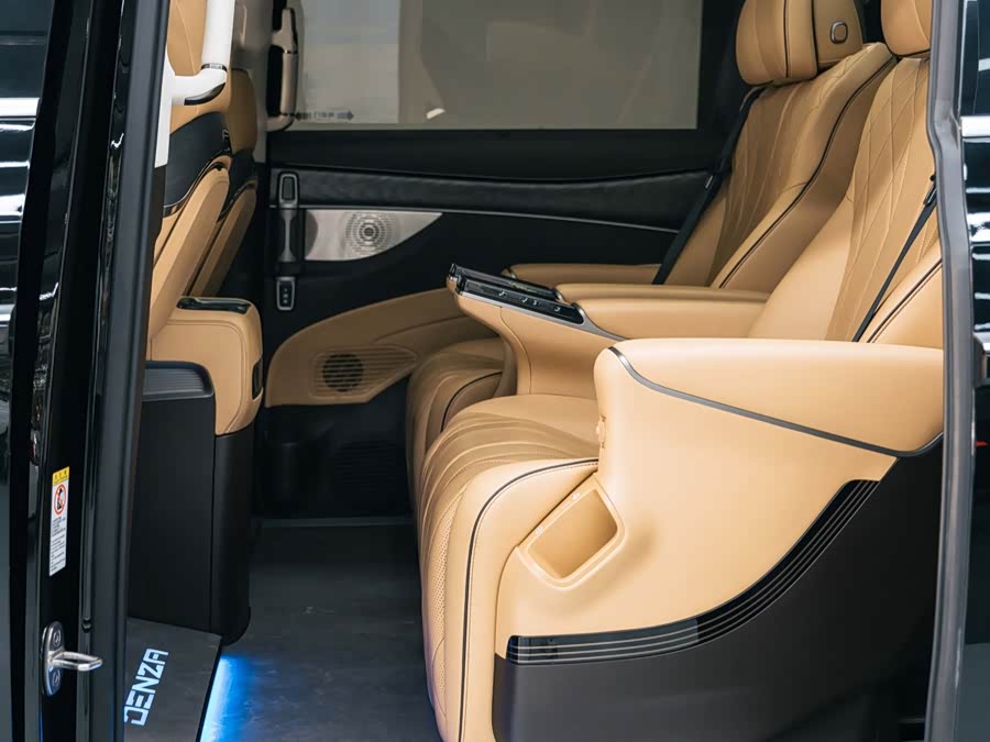 Denza D9 2024 DM-i 1050 Premium Edition - zdjęcie 10