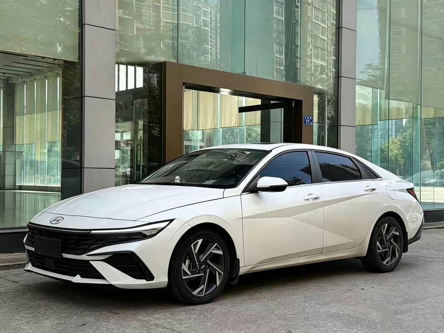 Elantra 2023 1.5L CVT LUX Premium Edition - zdjęcie 1