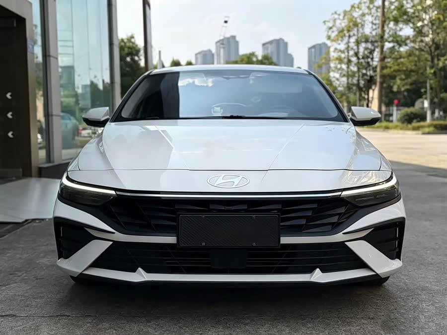 Elantra 2023 1.5L CVT LUX Premium Edition - zdjęcie 2