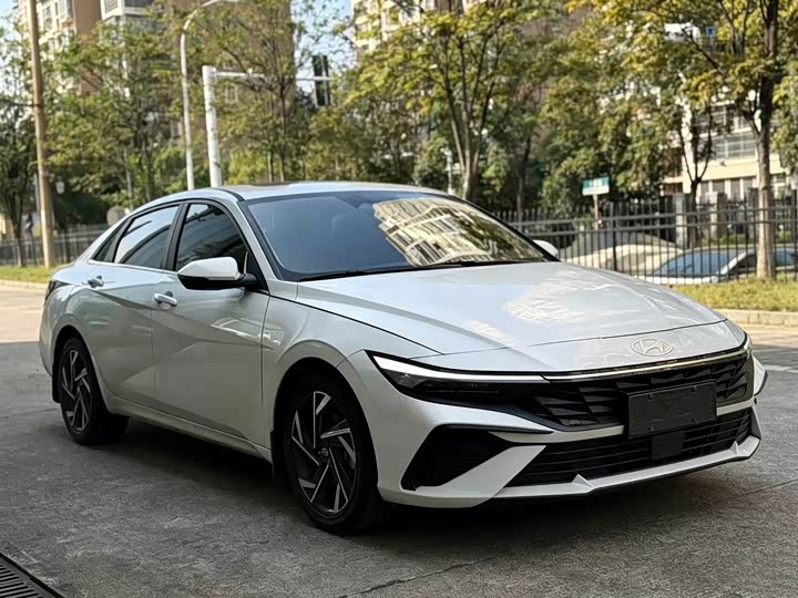 Elantra 2023 1.5L CVT LUX Premium Edition - zdjęcie 12