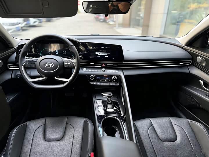 Elantra 2023 1.5L CVT LUX Premium Edition - zdjęcie 14