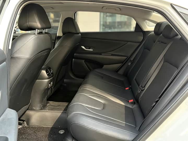 Elantra 2023 1.5L CVT LUX Premium Edition - zdjęcie 15